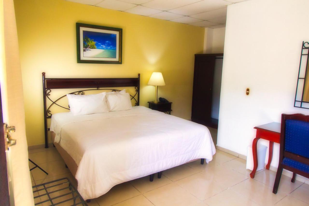 Hotel Santa Elena Antiguo Cuscatlán Dış mekan fotoğraf