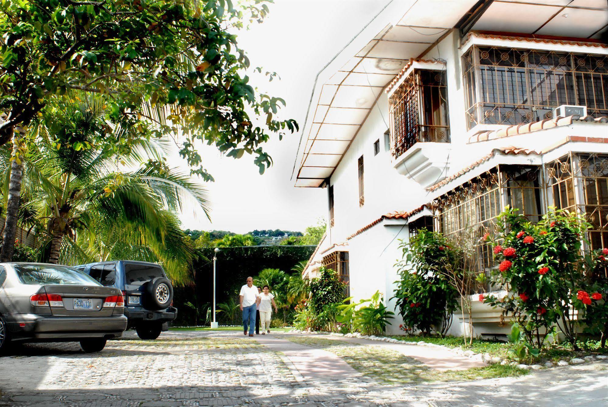 Hotel Santa Elena Antiguo Cuscatlán Dış mekan fotoğraf