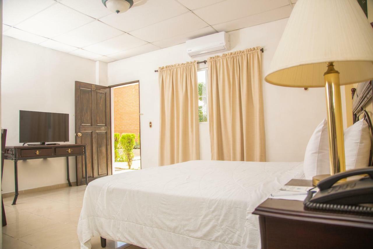 Hotel Santa Elena Antiguo Cuscatlán Dış mekan fotoğraf